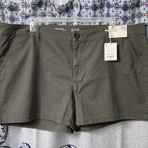 a.n.a Olive Green Flat Front Shorts 22W NWT